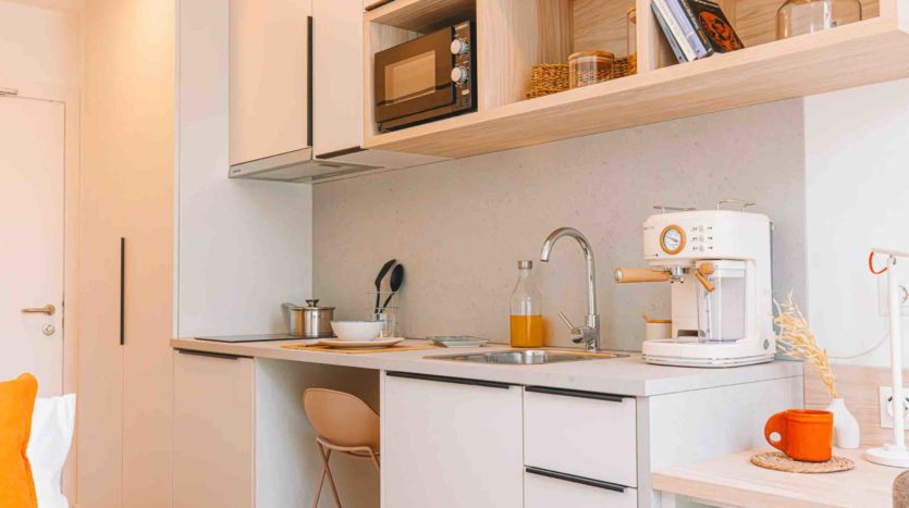 Resi estudiantes Vibe Granada estudio simple con terraza cocina