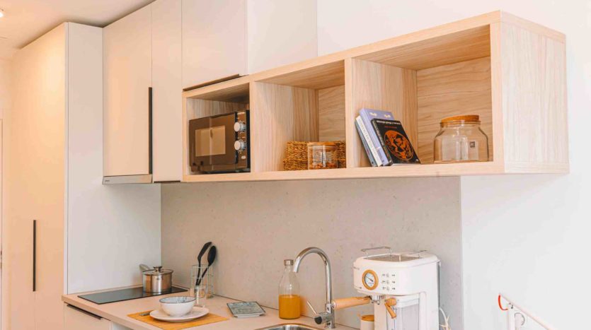 Resi estudiantes Vibe Granada estudio simple con terraza estnateria