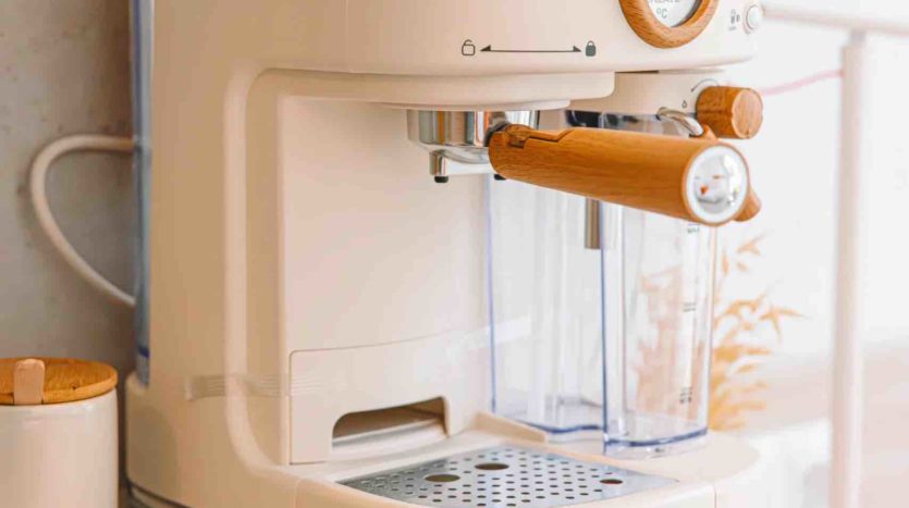 Resi estudiantes Vibe Granada estudio simple con terraza cafetera