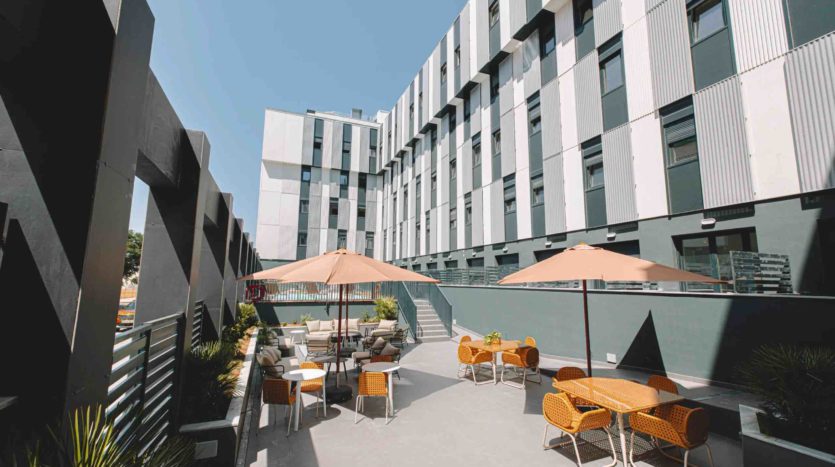 Resi estudiantes Vibe Granada teraaza exterior