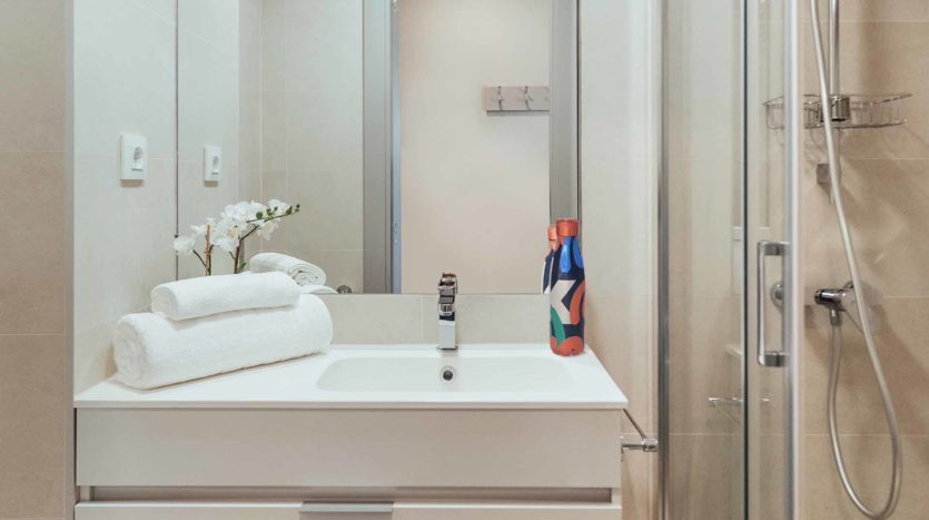 Residencia Estudiantes Kadora 22@ BCN baño habitaciones