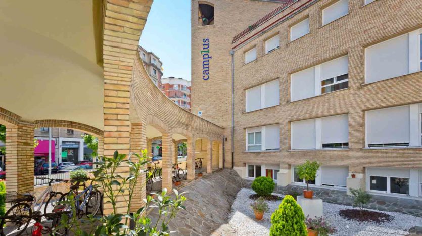 Residencia Universitaria Camplus Campana Pamplona Exterior