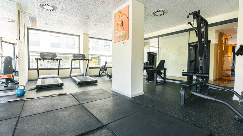 Residecia Universitaria Kadora Granada GImnasio