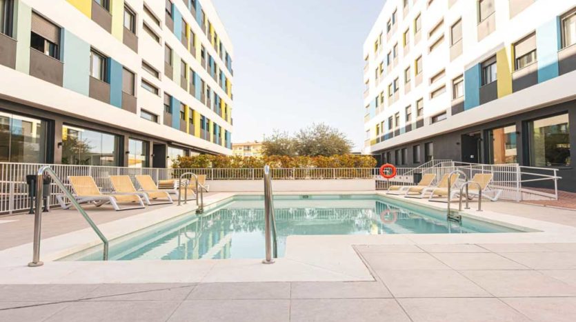 Residecia Universitaria Kadora Granada Piscina