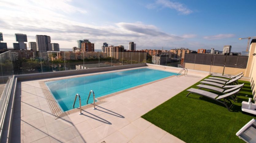 Residencia Estudiantes Kadora 22@ BCN Piscina