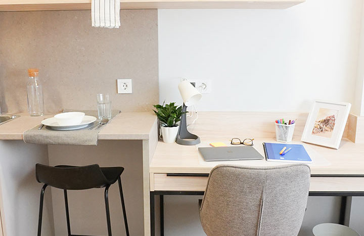 Silla Mesa Vibe Stay residencia estudiantes Madrid
