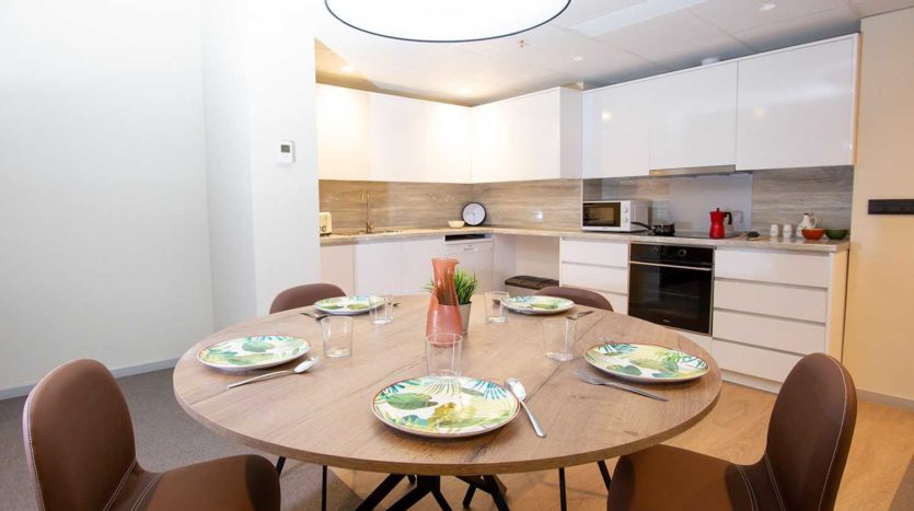 Residecia Universitaria Kadora Granada Comedor Clúster