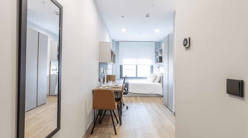 Residencia de Estudiantes Kadora en Sevilla Acceso estudio