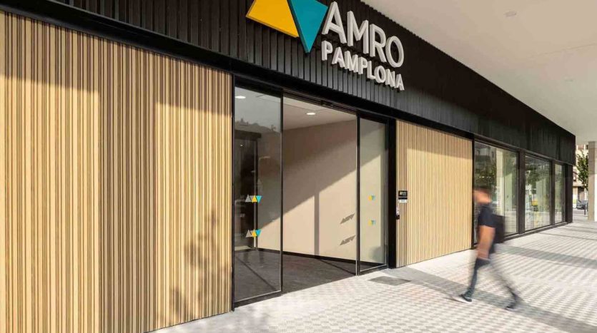 Residencia Estudiantes AMRO en Pamplona entrada a la residencia