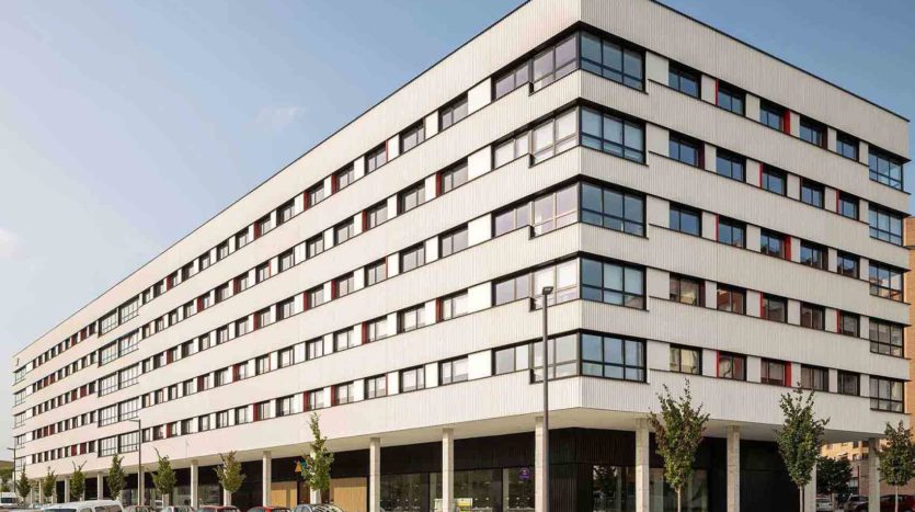 Residencia Estudiantes AMRO en Pamplona fachada exterior