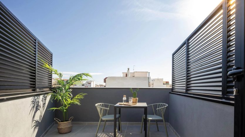 Residencia de estudiantes Valencia AMRO habitación con terraza