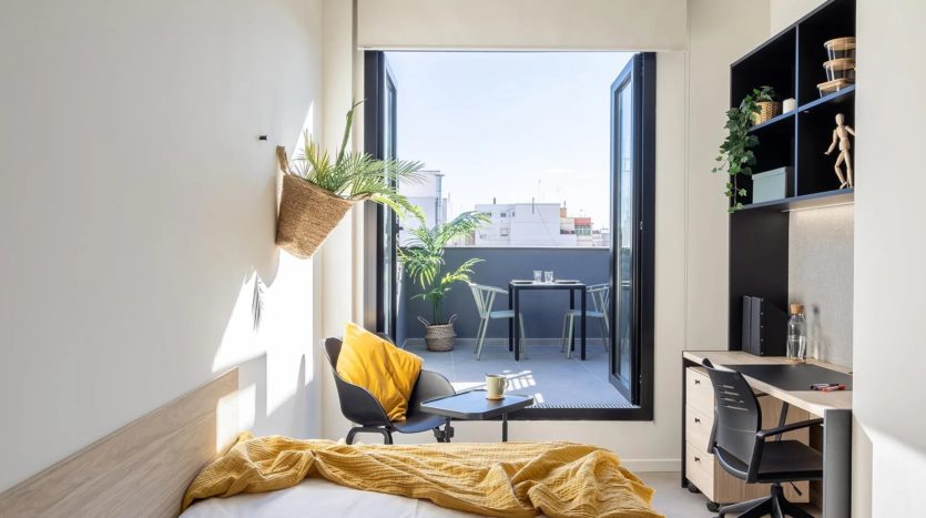 Residencia de estudiantes Valencia AMRO estudio premium deluxe con terraza
