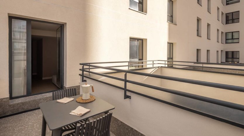 Residencia de estudiantes AMRO Valencia Puerto estudio doble estándar con terraza