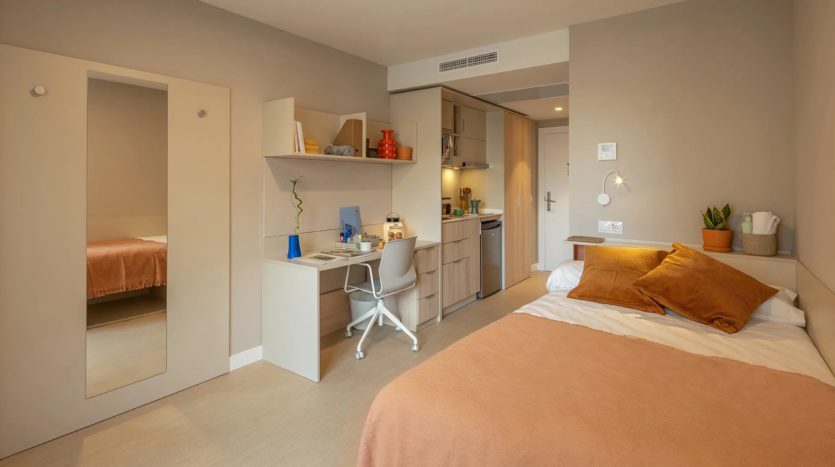 Residencia de estudiantes AMRO Valencia Puerto estudio estándar con terraza