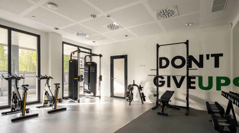 Residencia Universitaria AMRO Getafe vista maquinas gimnasio