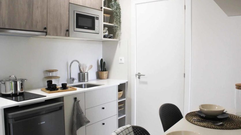 Residencia Universitaria Getafe zona de la cocina en habitación