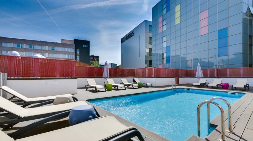 Residencia Universitaria Livensa Living Barcelona Marina piscina