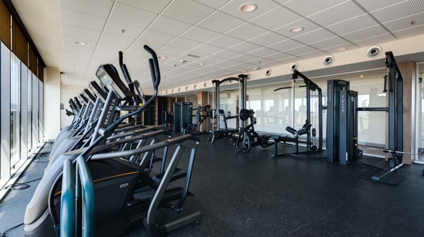 Residencia universitaria Livensa en Barcelona Diagonal Alto gimnasio