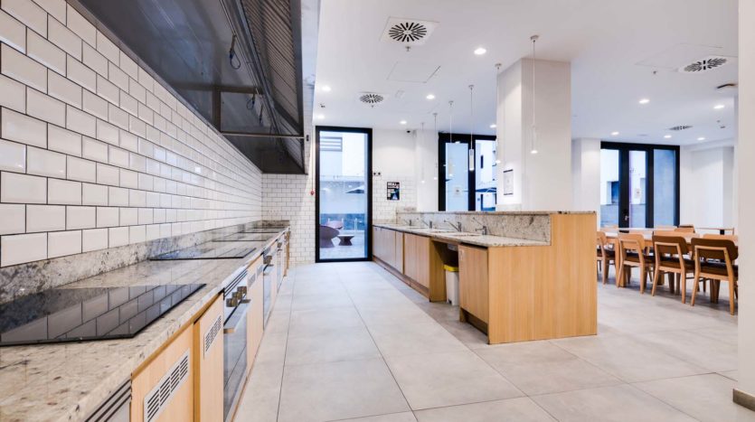 Residencia Universitaria Livensa Living Barcelona Marina cocina común