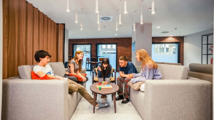 Residencia Universitaria Livensa Living Barcelona Marina área común