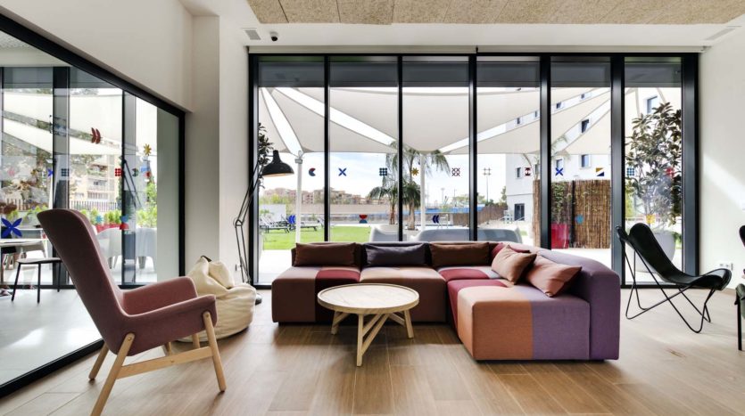 Residencia de estudiantes Livensa Living Granada Fuentenueva salón privado