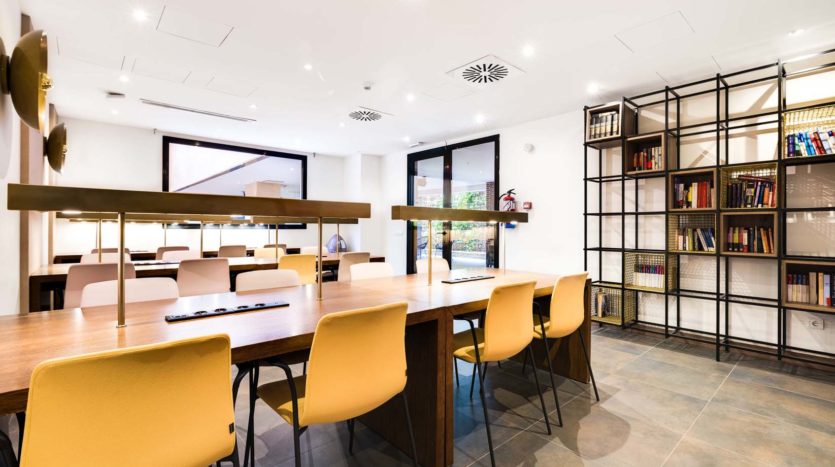 Residencia de estudiantes Madrid Aravaca Livensa Living biblioteca