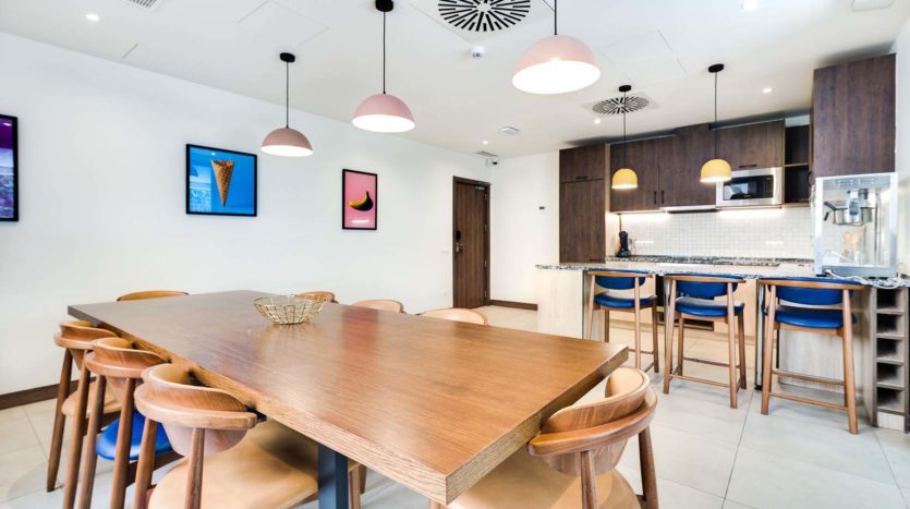 Residencia de estudiantes Madrid Aravaca Livensa Living zona de comer