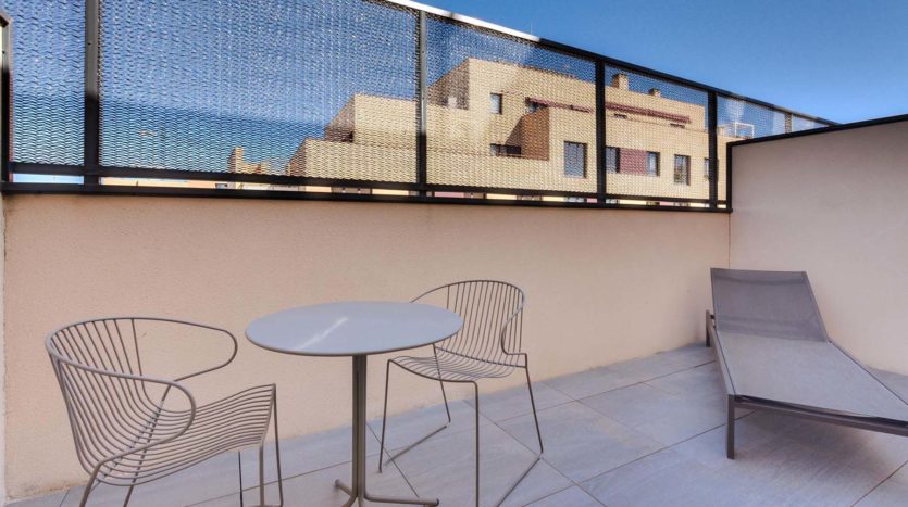 Residencia de estudiantes Madrid Aravaca Livensa Living estudio premium con terraza