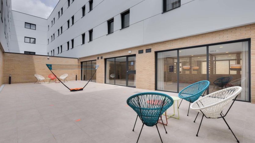 Residencia de estudiantes en Salamanca Livensa Living terraza