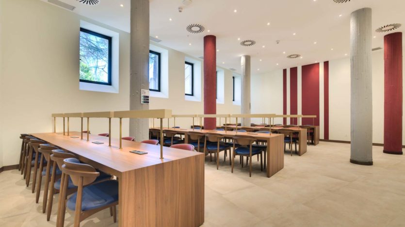 Residencia de estudiantes Livensa Living Pamplona biblioteca