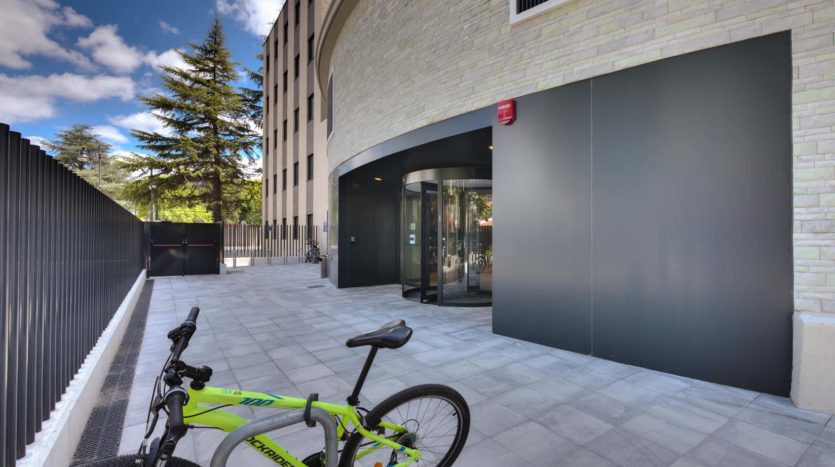 Residencia de estudiantes Livensa Living Pamplona parking bicis