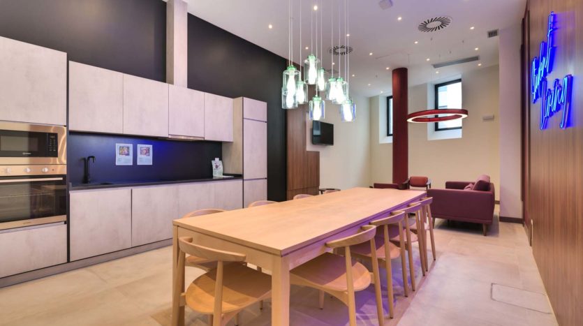 Residencia de estudiantes Livensa Living Pamplona salón privado