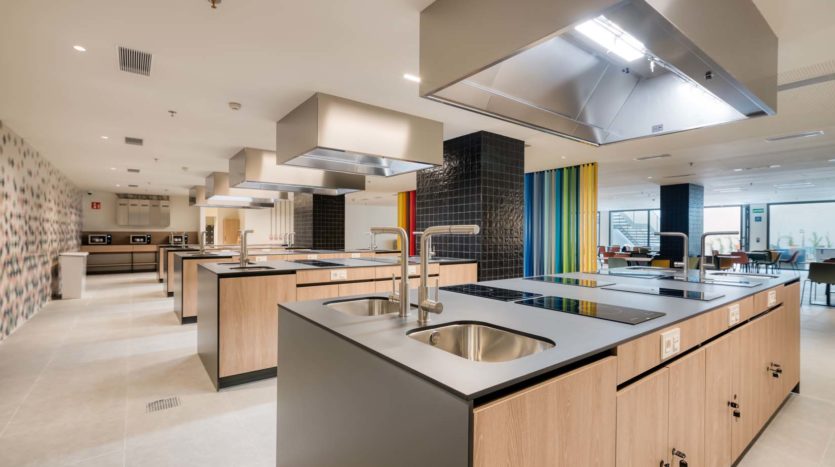 Residencia de estudiantes Livensa Living Sants Badal cocinas comunes