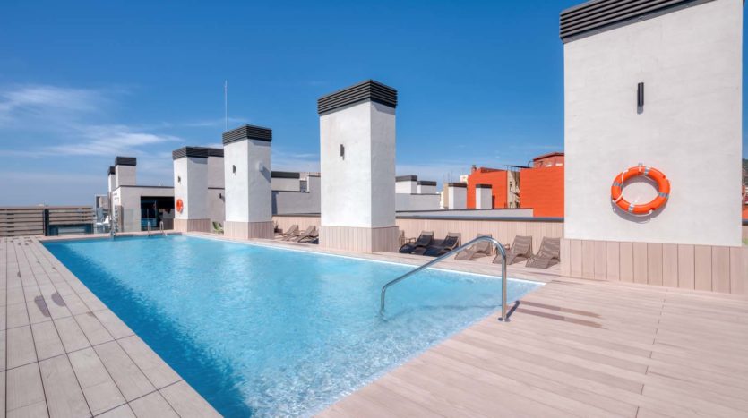Residencia de estudiantes Livensa Living Sants Badal piscina