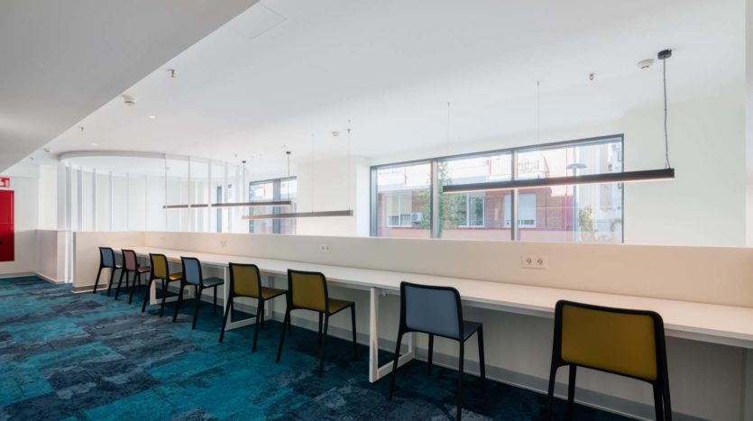 Residencia de estudiantes Livensa Living Sants Badal biblioteca