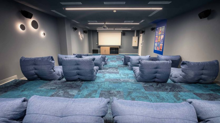 Residencia de estudiantes Livensa Living Sants Badal sala de cine