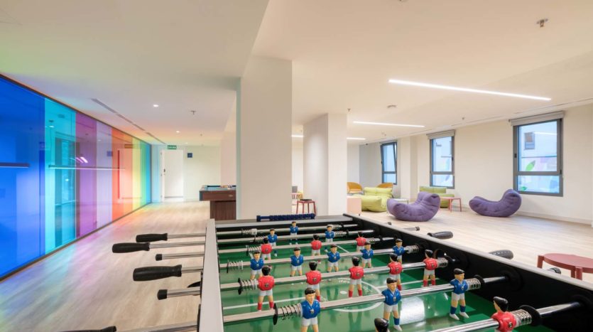 Residencia de estudiantes Livensa Living Sants Badal zona de descanso y juegos