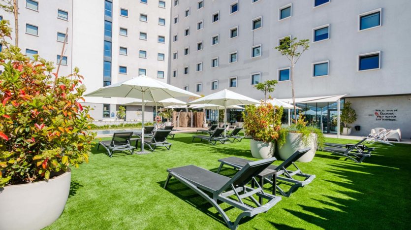 Residencia de estudiantes Livensa Living Granada Fuentenueva jardín