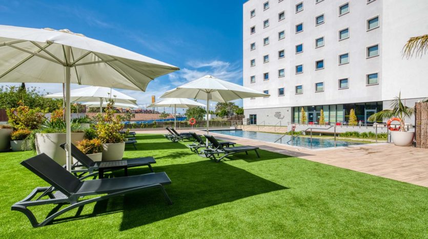 Residencia de estudiantes Livensa Living Granada Fuentenueva garden