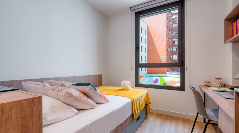 Habitación Single Standard en residencia de estudiantes Livensa Barcelona Parallel