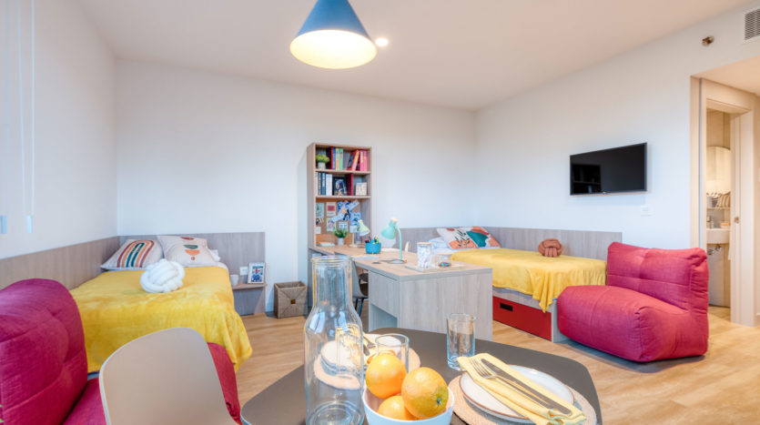 Habitación Twin Premium en residencia de estudiantes Livensa Barcelona Parallel