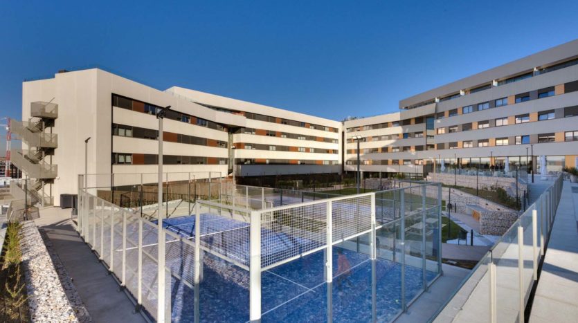 Alojamiento Livensa Living Alcobendas pista de padel