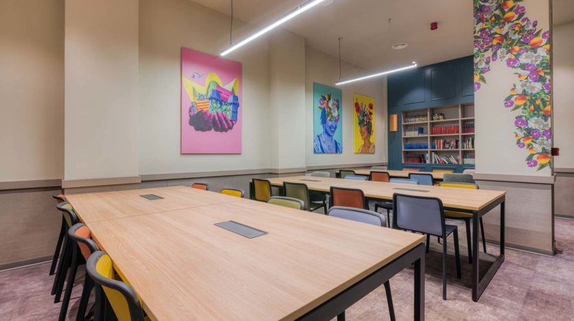 Alojamiento Livensa Valencia Marina Real biblioteca