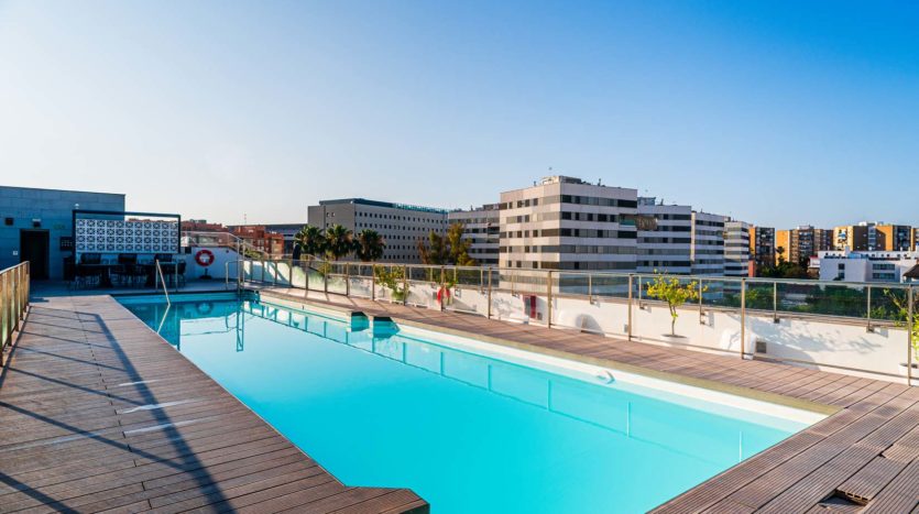 Residencia de Estudiantes Nido Porvenir Sevilla piscina en azotea