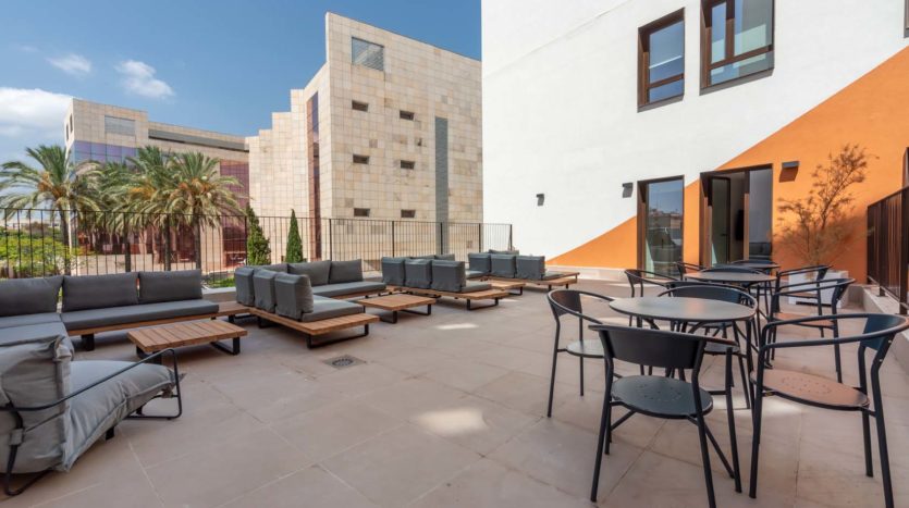 Residencia de estudiantes Nido Malvarrosa en Valencia terraza