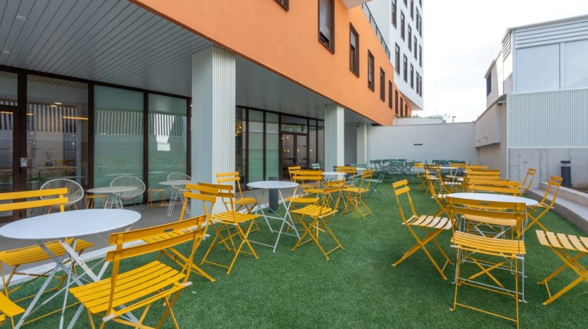 Residencia de estudiantes Nido Malvarrosa en Valencia patio