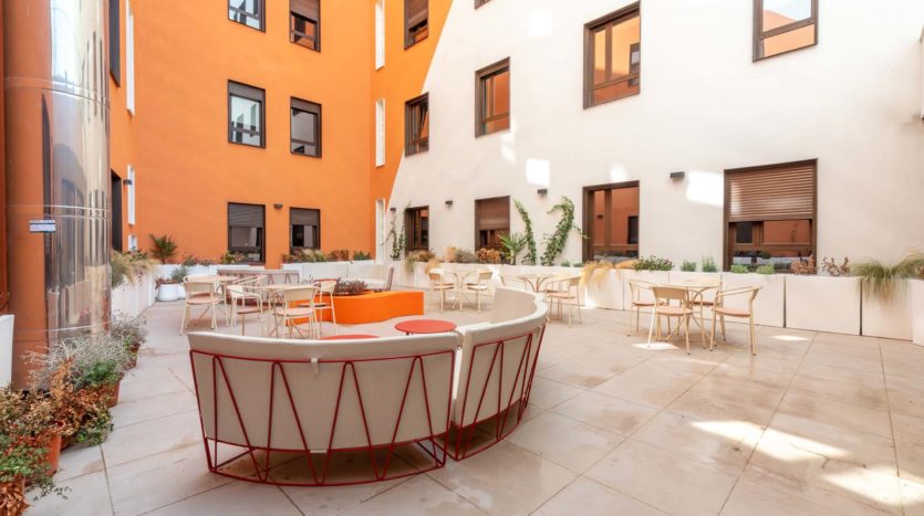 Residencia de estudiantes Nido Malvarrosa en Valencia terraza