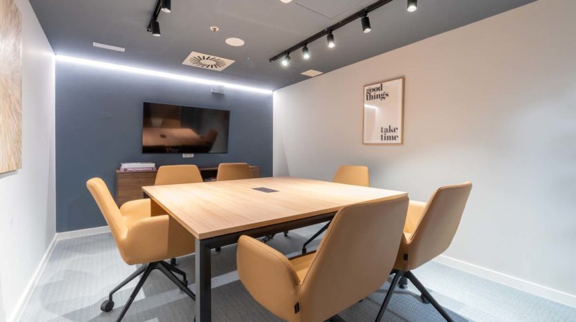 Alojamiento flexible Nido Living Principe Pio en Madrid sala reuniones