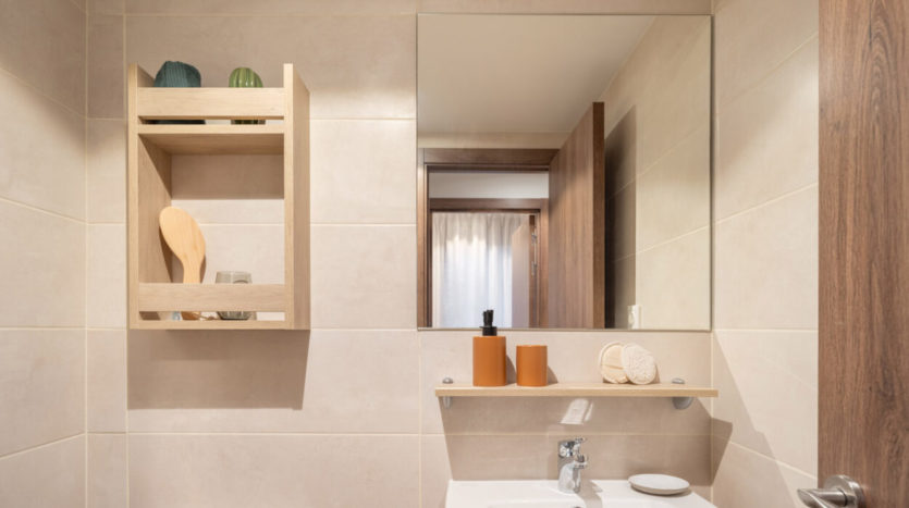 Residencia de estudiantes Nodis en Barcelona baño habitación