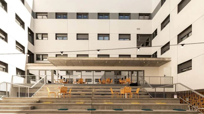 Residencia de estudiantes Sevilla Bermejales entrada